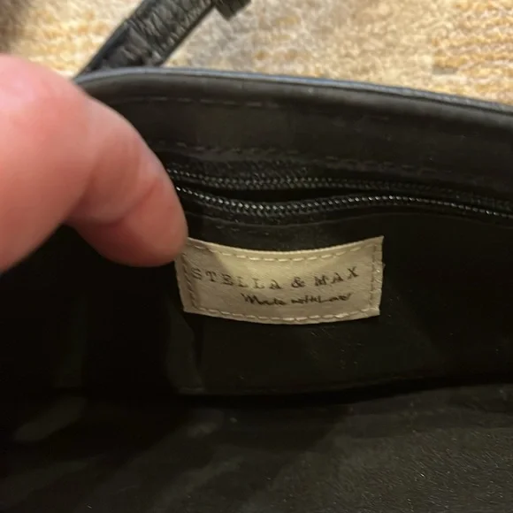 NWOT Stella & Max crossbody bag with gold link detail & interior card slots. - Picture 3 of 3